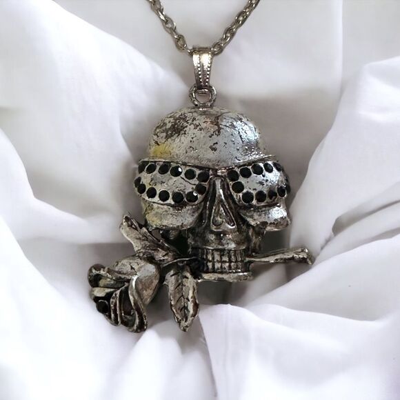 Vintage silver skull with black rhinestones and rose - Picture 1 of 4